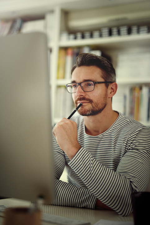 professional thinking about what online community engagement means