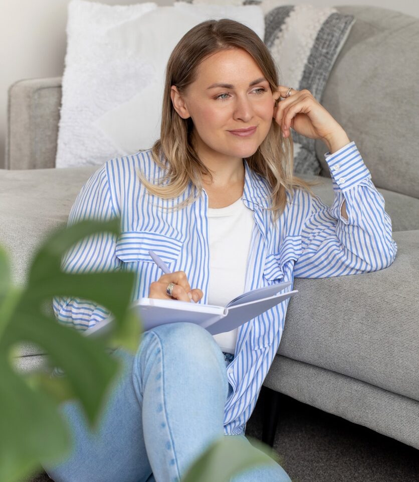 association professional making a list of mobile app goals