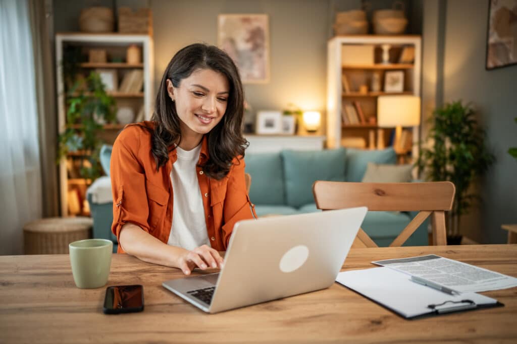 woman setting up online community design for member engagement