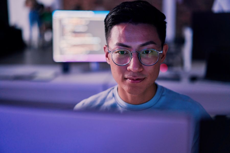 Man using Higher Logic's AI Search Assistant in the Online Community
