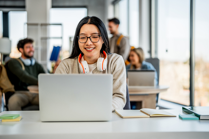 online community manager looking up helpful ways to use AI
