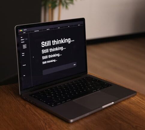Ai chatbot with "still thinking" message on the screen because it can't find discoverable community content
